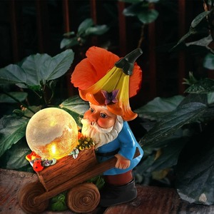 Witt Outdoor Garden Gnome goblin trolley luz de noche Luz de vidrio agrietado LED brillo solar en la noche artesanía de resina decorativa - Product Image 4