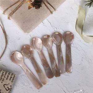 Cuillère à glace en coquillage écologique et légère LVYA, ustensile de table créatif pour caviar, manche court, pour la maison et l'hôtel (vente en gros) - Product Image 1