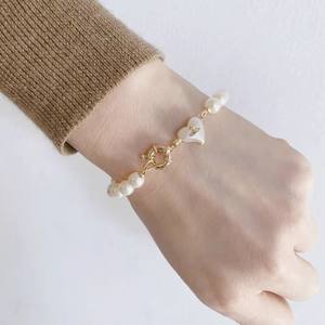 Pulsera de Perlas Chapada en Oro con Forma de Corazón, Estilo Vivienne Empress Dowager, Joyería Europea Americana de Calidad Superior - Product Image 4