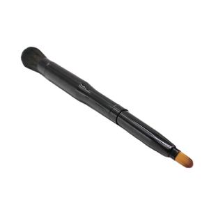 Pincel corrector <span class=keywords><strong>de</strong></span> labios retráctil multifuncional <span class=keywords><strong>de</strong></span> dos caras negro al por mayor, venta superior, brocha <span class=keywords><strong>de</strong></span> <span class=keywords><strong>maquillaje</strong></span> <span class=keywords><strong>de</strong></span> Alta Luz Para rubor en polvo <span class=keywords><strong>con</strong></span> <span class=keywords><strong>tapa</strong></span> - Product Image 1