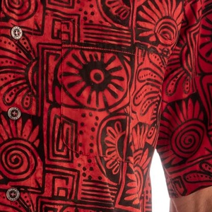 เสื้อเชิ้ตฮาวายลายบาติกสำหรับฤดูร้อน พร้อมโลโก้สั่งทำ ระบายอากาศได้ดี คอตั้ง ผลิตตามแบบ ODM ผ้าฝ้ายออร์แกนิค 100% - Product Image 5