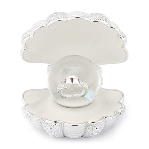 Bola de Nieve de Resina de 45 mm con Anillo de Bodas, Precio de Fábrica, Personalización Hecha a Mano en 3D para Hija - Product Image 3