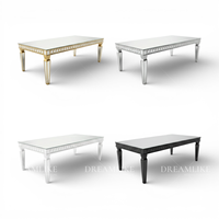 Table de salle à manger de luxe au design moderne en acier inoxydable durable avec plateau en verre trempé pour banquets d'hôtel et événements extérieurs
