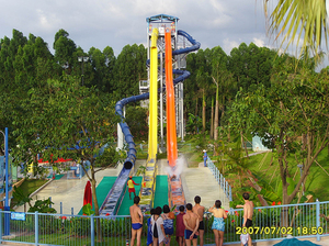 Le <span class=keywords><strong>toboggan</strong></span> aquatique en fibre de verre populaire de grande taille, <span class=keywords><strong>toboggan</strong></span> aquatique vertical à grande vitesse, <span class=keywords><strong>toboggan</strong></span> aquatique pour adultes et enfants - Product Image 3