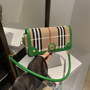 <span class=keywords><strong>Sac</strong></span> bandoulière femme été 2026 en PU <span class=keywords><strong>avec</strong></span> chaînes, <span class=keywords><strong>petit</strong></span> format carré, motif à carreaux, fermeture magnétique - Product Image 4