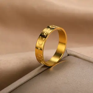 Dainty Perhiasan Berlapis Emas Baja Tahan Karat 18K Bulan dan Bintang Jempol Cincin Jari Ukiran Planet Cincin Wanita Pria Pasangan Hadiah