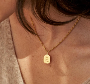 Aangepaste Gegraveerde 18K Vergulde Roestvrij Staal Ketting Vierkante Spirituele Woord Sieraden Voor Vrouwen Anti Bezoedelen Water Proof - Product Image 1