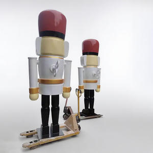 Statue de soldat <span class=keywords><strong>casse</strong></span>-<span class=keywords><strong>noisette</strong></span> grandeur nature en fibre de verre blanc modèle écologique peint à la main <span class=keywords><strong>personnage</strong></span> de télévision et de film - Product Image 5