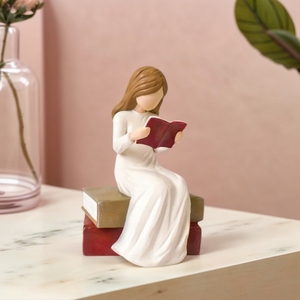 Nouvelle Arrivée - Figurine Artisanale en Résine Fille Angélique en Lecture - Design Art Déco - Décoration d'Intérieur - Ornement de Bureau - Cadeau de Remise de Diplôme ou d'Anniversaire - Product Image 3