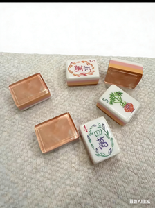 Précommande : Ensemble de jeu de Mahjong américain en acrylique à 4 couches, pliable, portable, de luxe, moderne, durable, écologique, 160 cartes, motif perle - Product Image 4