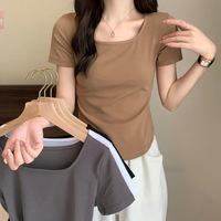 T-shirt d'été pour femme, style de créateur, style Pure Desire, col en U, manches courtes, coupe classique aux épaules, coupe courte asymétrique, hauts doux et audacieux