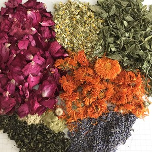 Natürliches Getrocknetes Blumen-Kräuterpulver Feuchtigkeitsspendende Beruhigende Gesichts-Eisbad-Mischung Gesichtspflege DIY Bade-Eisbad Heim-Spa 1kg - Product Image 3