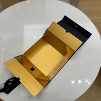 Boîte cadeau pliante de luxe bicolore bleu foncé et or, magnétique avec nœud en ruban, gain de place, rigide, personnalisable avec logo et taille