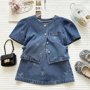 Ensemble d'été 2 pièces pour petite fille 2026 : Chemise à manches courtes en jean bleu avec nœud + Jupe – Tenue décontractée - Product Image 3