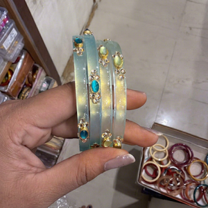 Brazaletes de Lujo con Bordado y Perlas de Aleación de Zinc para Mujer, Joyería de Diseño Hecha a Mano, para Bodas, Fiestas y Regalos, India - Product Image 1