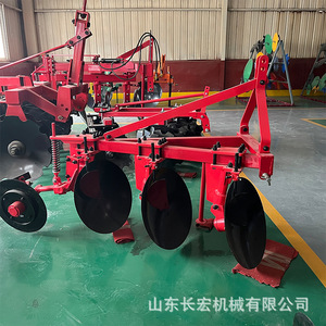 Charrue à disques hydraulique rouge à 3 lames pour préparation des terres agricoles et labour profond, pour utilisation avec tracteur - Product Image 4