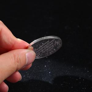 عملة تذكارية رومانسية للعشاق - عملة مستديرة من سبائك النحاس المطلي بالفضة مع تصميم الوردة الأبدية وزهرة الإيدلفايس وأحجار ملونة - Product Image 4