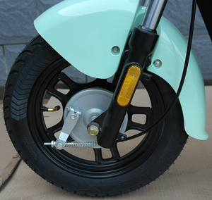 Vélo électrique urbain pour adultes, idéal pour la mobilité quotidienne en ville et les trajets confortables. - Product Image 4