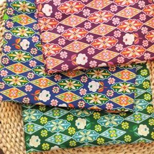 Tessuto in Cotone 100% di Alta Qualità con Stampe Colorate e <span class=keywords><strong>Motivi</strong></span> Anni '80 per Abiti - Product Image 6