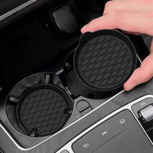 Porte-gobelets universels en silicone pour voiture avec fermeture ouverte, sous-verres à motif bonbon tendance pour la décoration de véhicules et le style automobile - Product Image 1