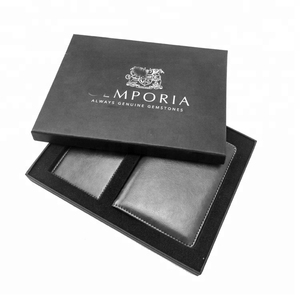 Coffret cadeau de voyage personnalisé Initiales embossées <span class=keywords><strong>Porte</strong></span>-<span class=keywords><strong>passeport</strong></span> et étiquette de bagage <span class=keywords><strong>en</strong></span> <span class=keywords><strong>cuir</strong></span> - Product Image 2