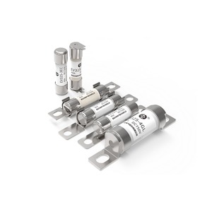 ฟิวส์ทองแดง EVEGM DC1000V 32-100A กำลังไฟฟ้าสูง สำหรับอินเวอร์เตอร์พลังงานแสงอาทิตย์ มอเตอร์ไดรฟ์ สถานีชาร์จ  ตอบสนองเร็ว 2ms ได้รับการรับรองมาตรฐาน RoHS - Product Image 2