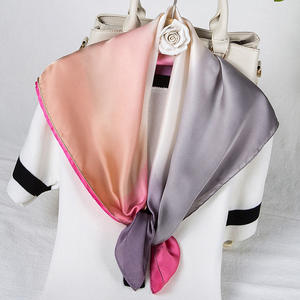 ลดกระหน่ำผ้าซาตินไล่ระดับสีของผู้หญิง70*70ซม. ผ้าพันคอลำลองผ้าพันคอผ้าไหมมียี่ห้อหรูหรามี4สี - Product Image 3