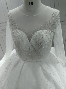 Robe de mariée algérienne traditionnelle à manches longues en dentelle, fournisseur de robes de mariée scintillantes, perlées et scintillantes. - Product Image 3
