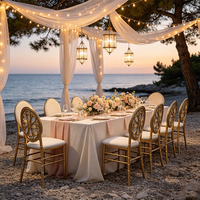 Chaise de banquet en plastique PP doré avec coussin amovible, empilable, pour mariages, restaurants, salles à manger, salons et événements en appartement