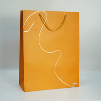 Sacs d'emballage personnalisés, sacs en papier de luxe de haute qualité avec votre propre logo, poignée intégrée