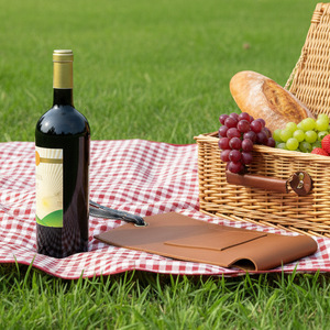 Porta Botellas Elegante y Portátil con Abridor, Protector y Exhibidor de Vinos, para Proteger y Mostrar tus Vinos Favoritos - Product Image 4