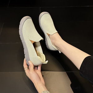 Wide-Foot Mother's Shoes for Spring Soft-Soled Comfortable Casual Sneakers Extra Wide Bunion Old Beijing Cloth Shoes for Women - Product Image 1