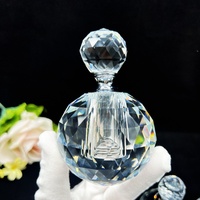 Vente en gros de flacons d'huile de parfum en verre cristal en forme de boule de diamant avec bouchon à vis en forme de boule de diamant transparente