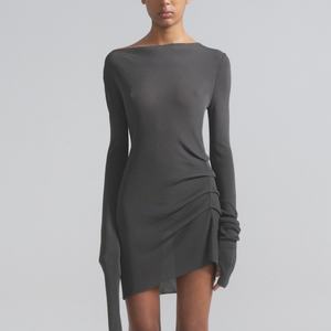 เดรสไหมพรมคอวีแบบเปิดไหล่ ดีไซน์เก๋ ทรงเข้ารูปสำหรับผู้หญิง - Product Image 1