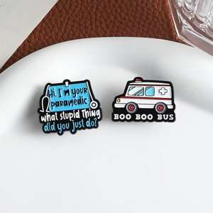 Broche de la série médicale, épinglette mignonne, badge métallique d'ambulance de dessin animé, accessoire de mode pour paramédical et premiers secours, vente en gros transfrontalière - Product Image 4