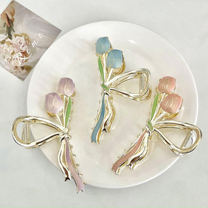 กิ๊บหนีบ<span class=keywords><strong>ผม</strong></span>โลหะหรูหราสำหรับตกแต่ง<span class=keywords><strong>ผม</strong></span>แฟชั่นสำหรับผู้หญิงที่หนีบ<span class=keywords><strong>ผม</strong></span>ทรงดอกทิวลิปมุกดอกไม้สำหรับผมหางม้าด้านหลัง - Product Image 4