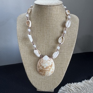 <span class=keywords><strong>Collana</strong></span> Estiva Personalizzata con Ciondolo in Conchiglia Naturale, <span class=keywords><strong>Perle</strong></span> d'Acqua Dolce e Pietre Preziose per <span class=keywords><strong>Donna</strong></span> - Product Image 3