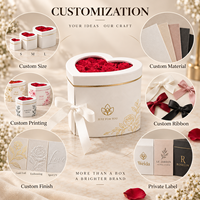 Scatola Regalo Rigida in Cartone con Finestra a Forma di Cuore, Fiocco in Nastro Dorato e Logo Personalizzato