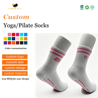Nouvelles chaussettes de Pilates antidérapantes en silicone tendance avec logo personnalisé, chaussettes à grip brodé sur mesure, chaussettes de Pilates de haute qualité pour princesses