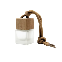 Vente en gros bouteille carrée tranchante givrée bouteille de diffuseur d'arôme de voiture suspendue en bois de haute qualité parfum de voiture vide