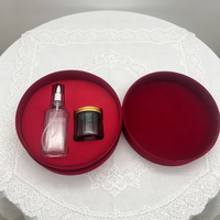 Boîte cadeau en velours rouge avec couvercle et base ronds, avec insert floqué rouge, boîte d'emballage pour bouteille de vin en verre, boîte ronde en papier