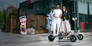 Trottinette Urbaine A1 en Stock UE, 48V 13Ah, Autonomie 45KM, Pneus à Vide 10 Pouces, Amortisseurs à Remplissage de Colle, Écran LED, Pliable - Product Image 4