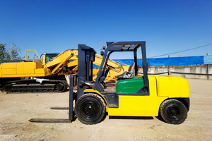 Montacargas Usado Confiable de 5T con Centro de Carga de 600 mm y Peso Operativo de 7280 kg para Manejo de Materiales Pesados - Product Image 2