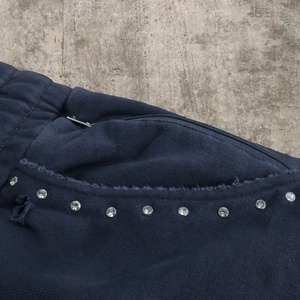 Pantalon de survêtement homme personnalisé, épais, style streetwear, avec motifs graphiques vintage, effet usé, délavé soleil, déchiré, coupe évasée et empilée - Product Image 4