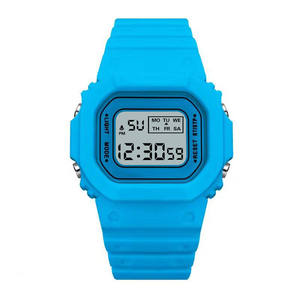 Hot <span class=keywords><strong>Matcha</strong></span> Green Petite Montre Carrée Étudiants Adolescents Sports de Plein Air Étanche Multifonctionnel LED Montre Électronique - Product Image 5