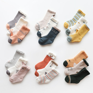 Chaussettes pour bébé en hiver, chaussettes d'hiver épaisses et chaudes à tube moyen, bonneterie en coton pour enfants - Product Image 1