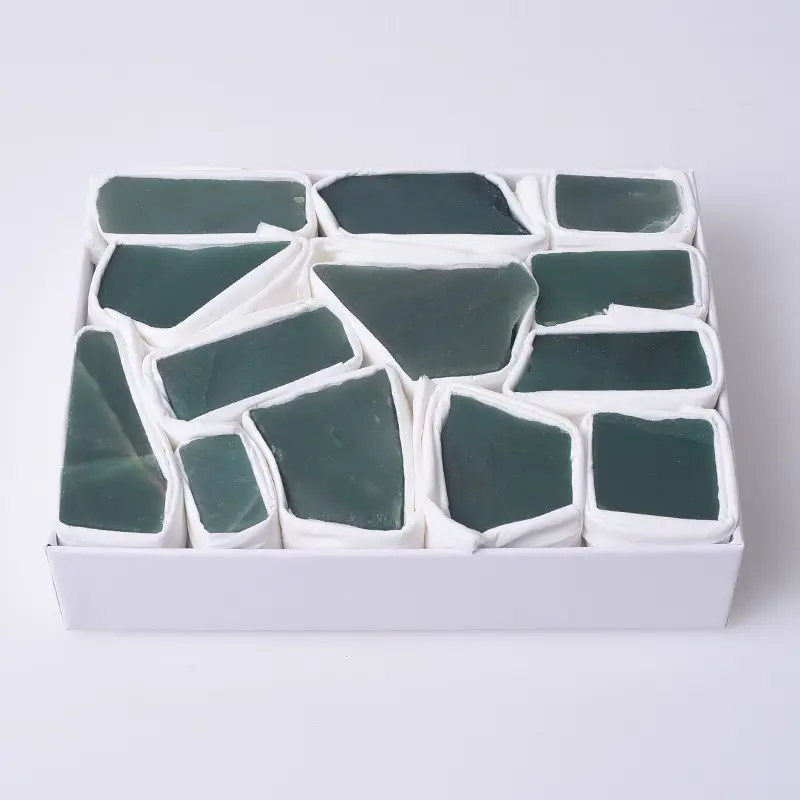 Commercio all'ingrosso naturale verde avventurina giada cristalli curativi grezzi pietre campioni minerali Set scatola per la decorazione domestica