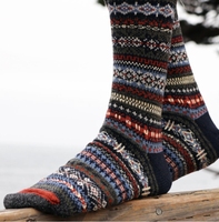 Printemps Automne Tendance Hommes Femmes Vintage Machine Jacquard Plusieurs Couleurs Tribal Ethnique Rayé Coton Mid Tube Chaussettes Unisexe