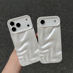 Coque pour iPhone 16 Pro avec design 3D effet ondulations d'eau froissée, compatible avec iPhone 17/14, unique et minimaliste en blanc nacré - Product Image 2