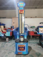 Machine de jeu de frappe de marteau d'arcade de jeu d'attaquant élevé à jetons